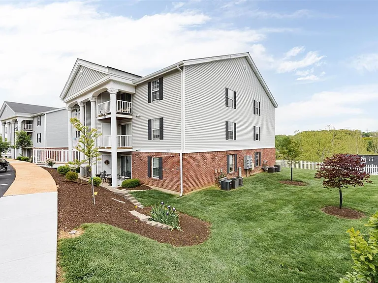 1239 Creve Coeur Crossing Ln #G — Photo 3