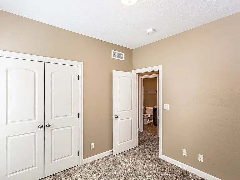 1647 Glade Dr SW — Photo 8