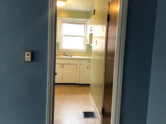 3rd image of 88 Fairfield Ave
