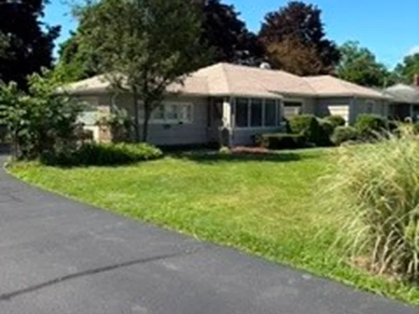 2204 Richmond Rd, Endicott, NY 13760