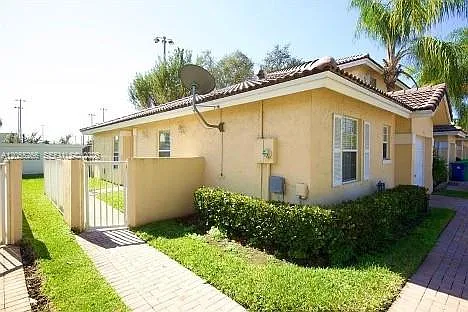 8978 NW 53rd St — Photo 3