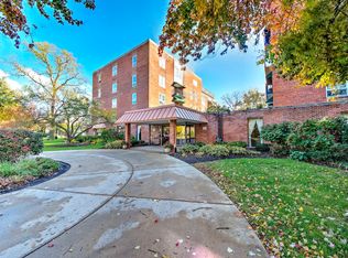 450 W Downer Pl APT 2E, Aurora, IL
