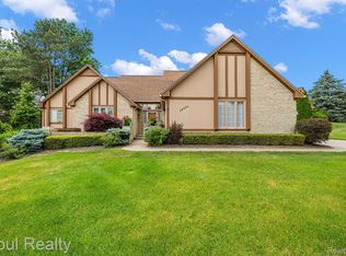 17171 Victor Dr, Northville, MI