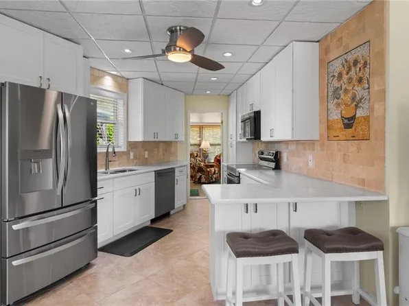 9817 Pennsylvania AVE, BONITA SPRINGS, FL 34135