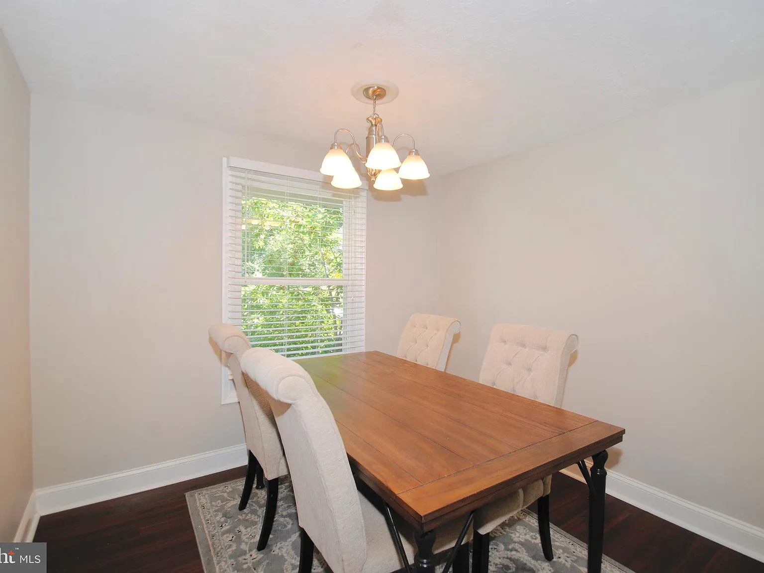 3 bed, 3.5 bath, 2084 sqft, $3,300 — Photo 3