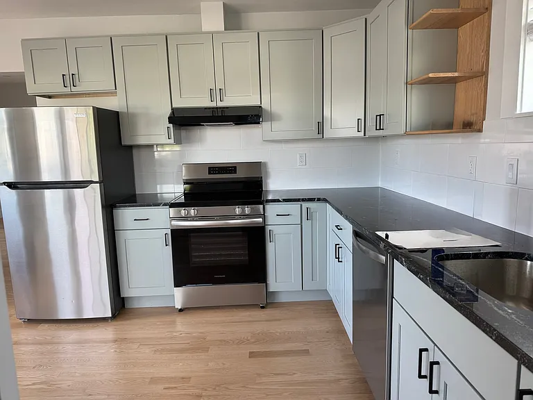 6 Alston St #2 — Photo 2