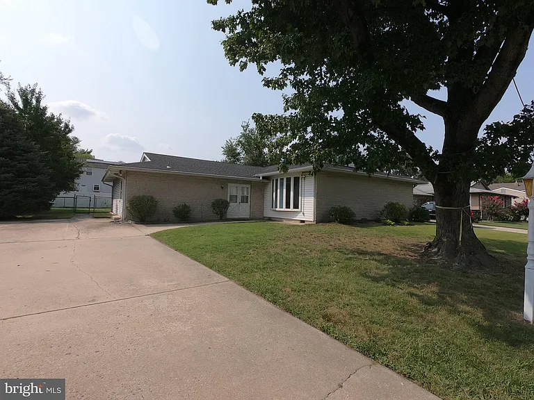 436 S Suffolk Dr — Photo 37