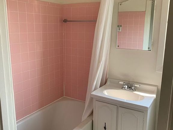 5th image of 513 Fair Oaks Ave #M