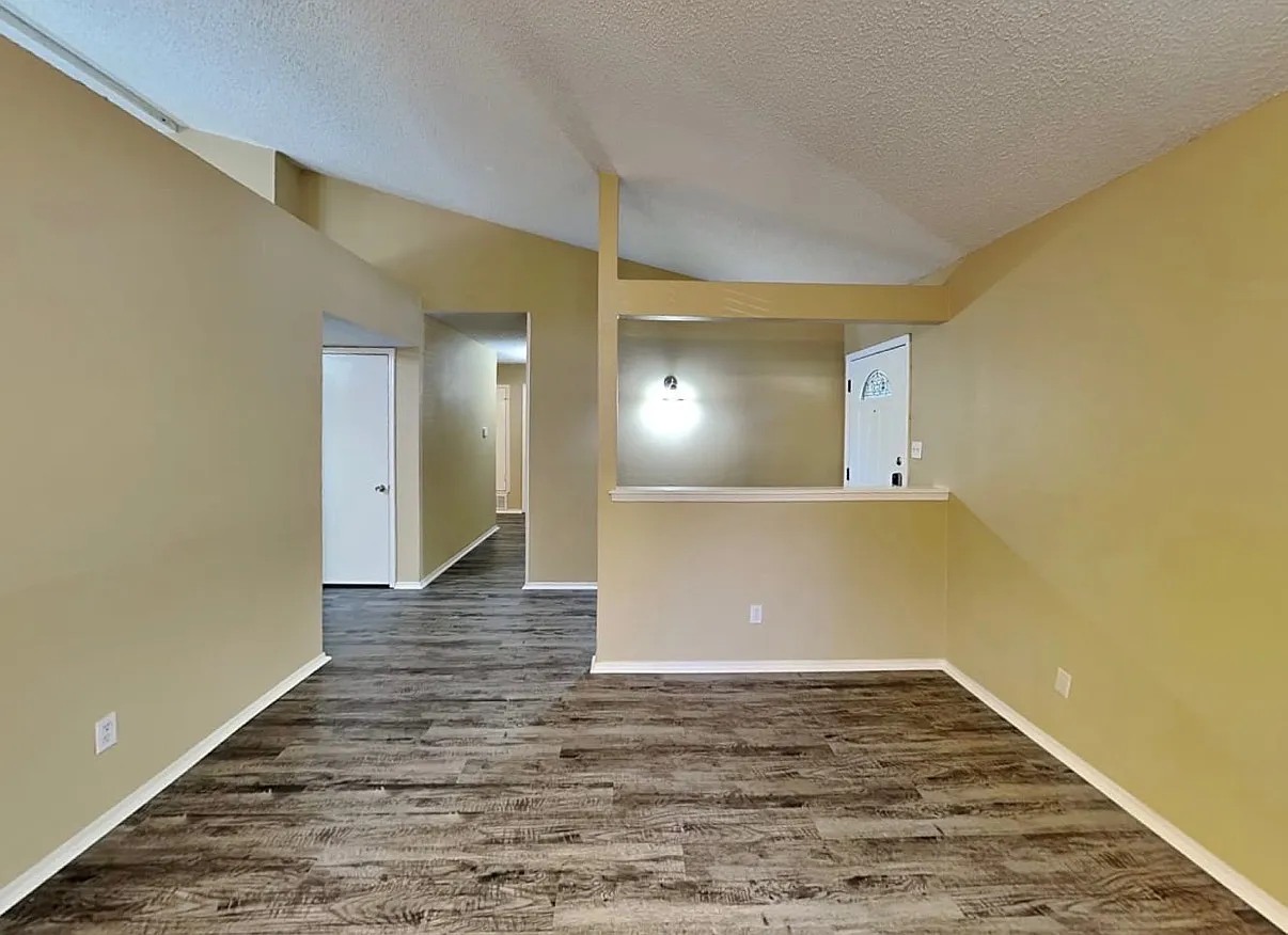 3 bed, 1529 sqft, $2,000 — Photo 1