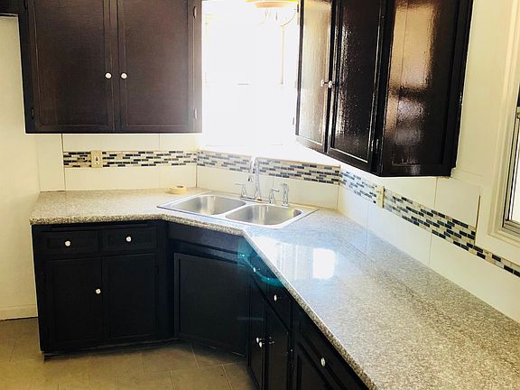 4th image of 3892 Kenmore Dr S