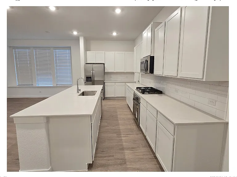1333 Armitage Way — Photo 7