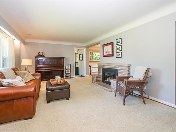 3rd image of 5962 Saint Regis Dr