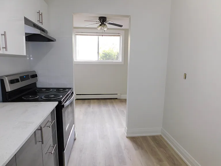 220 Kemp Cres — Photo 9