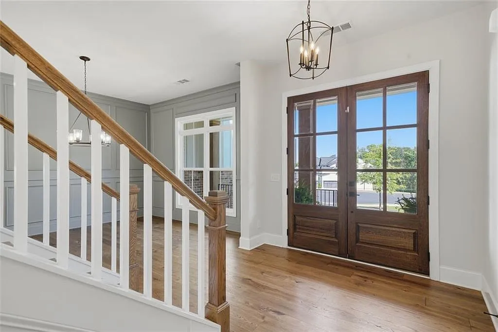 5 bed, 4.0 bath, 4282 sqft, $6,850 — Photo 4