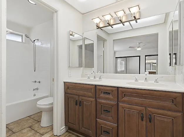 2084 N Palm Ave — Photo 12