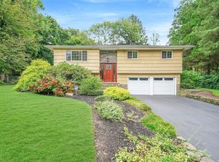 18 Horizon Dr, Huntington, NY 11743