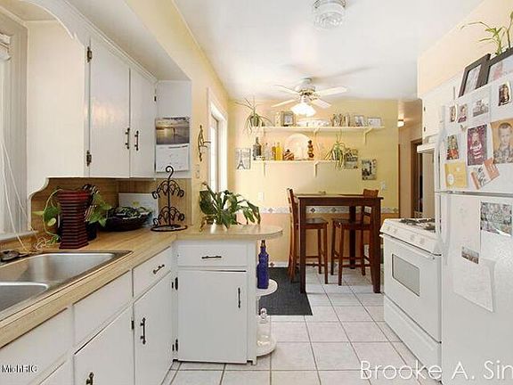 4th image of 1532 Covell Ave NW