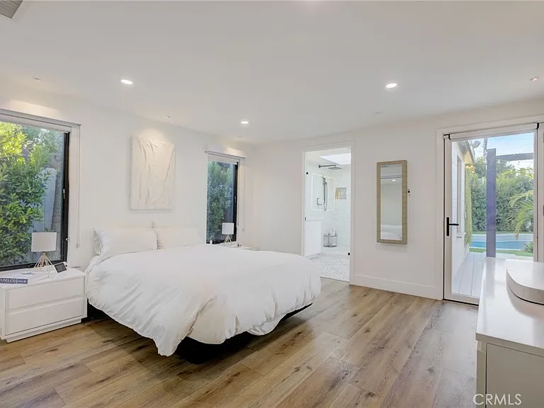 8161 Encino Ave — Photo 42
