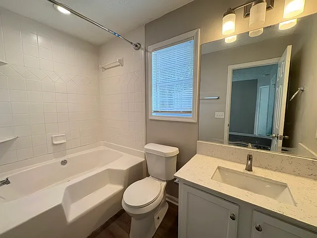 1000 Wehring Ln — Photo 14