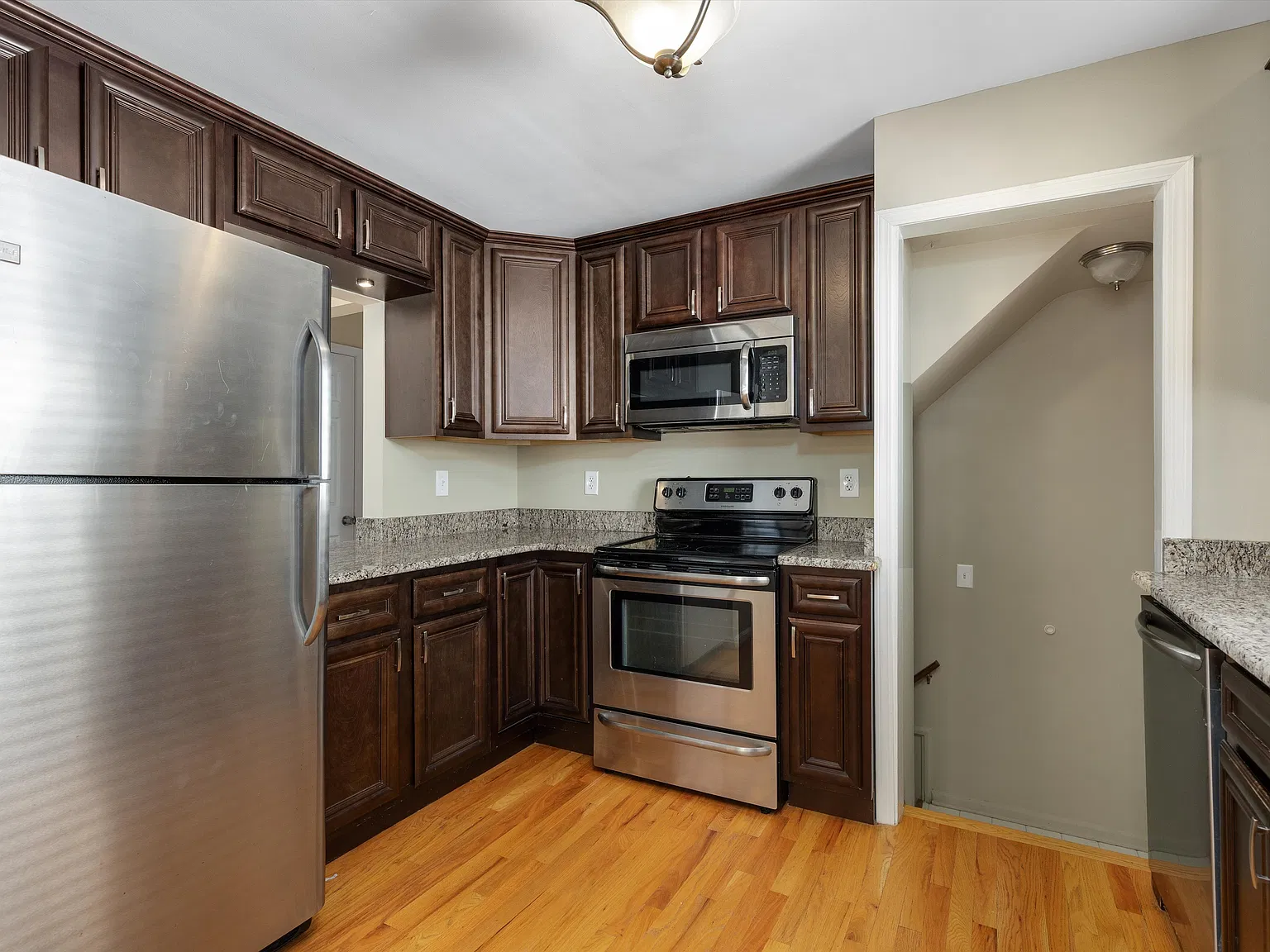 3 bed, 1065 sqft, $2,445 — Photo 3