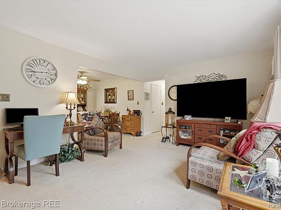 4th image of 2820 Woodslee #310