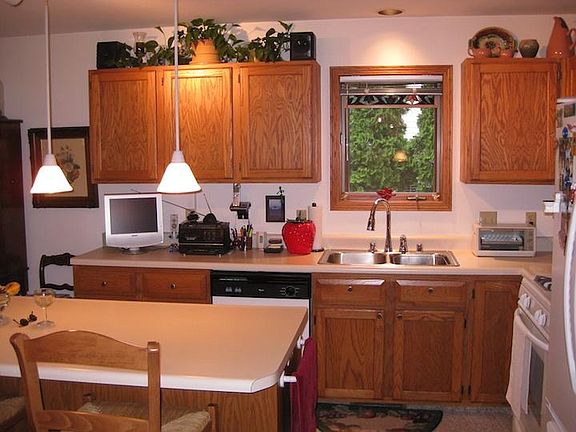 Kitchen w/Island