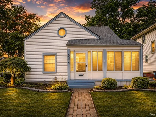 92 Lincoln St, Mount Clemens, MI 48043