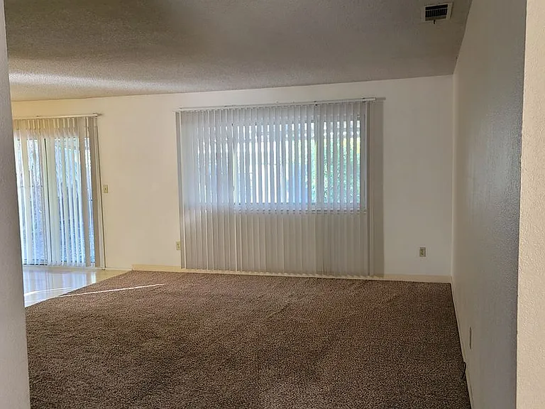 1031 Fallbrook Dr — Photo 5