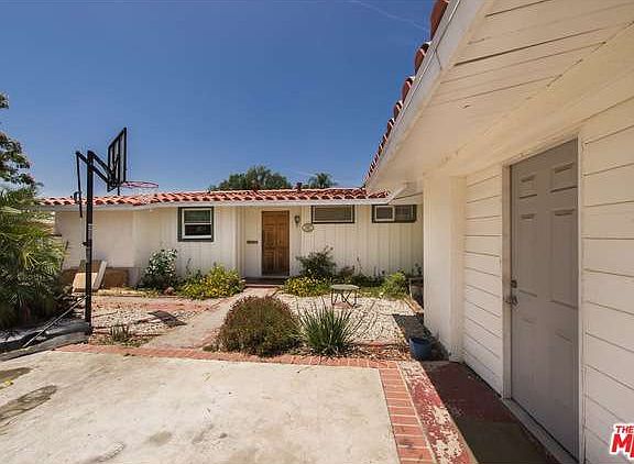 2nd image of 10015 Saloma Ave