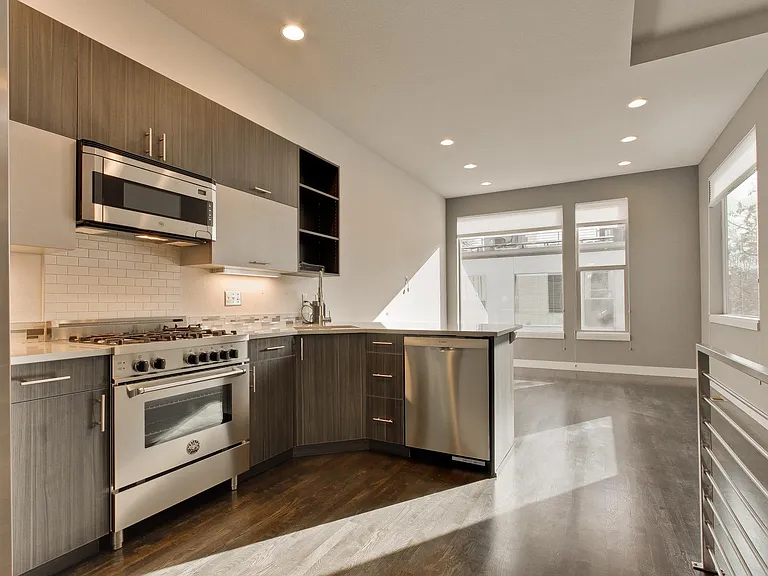 1036 W 37th Ave — Photo 13