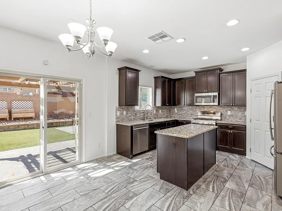 8123 Mosaic Sunrise Ln