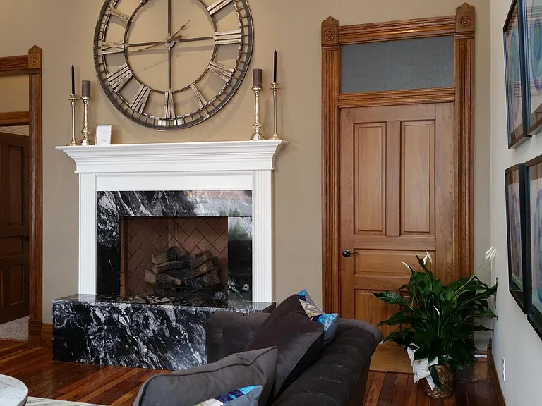 114 E University St — Photo 6