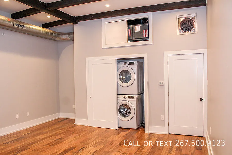 Absolutely Gorgeous Newly Renovated Apartments. W/D. Available 9/15! — Photo 2