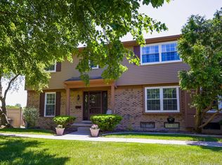 21218 W Glen Haven Cir, Northville, MI 48167