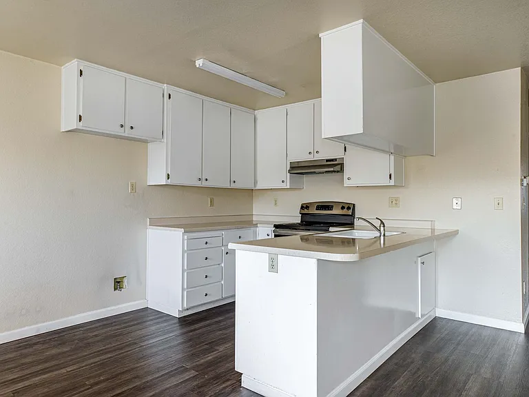 1229 W Roseburg Ave — Photo 27