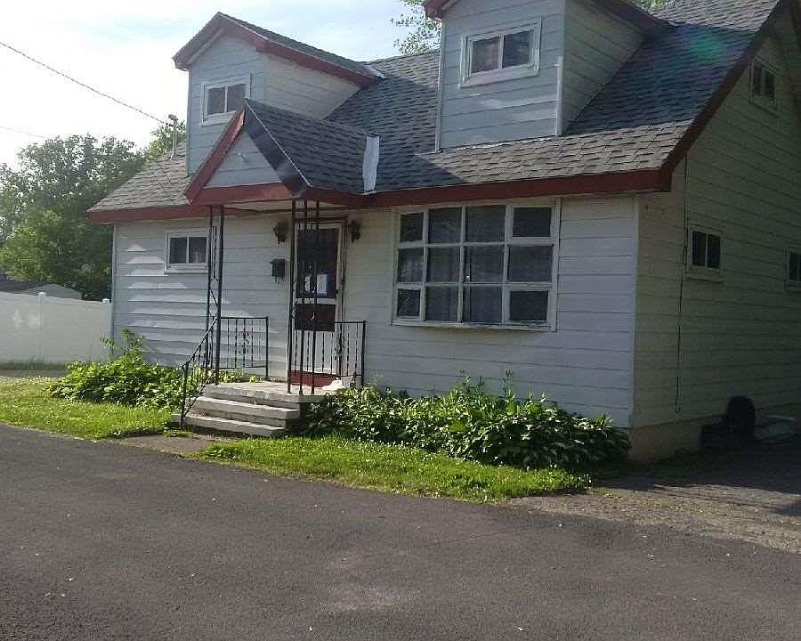 2nd image of 211 Berkshire Ave