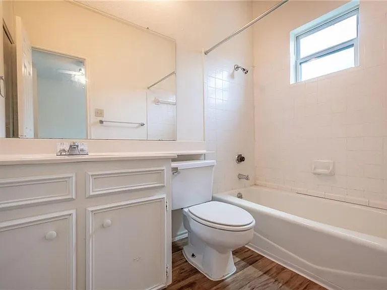 2414 Longview St #302 — Photo 8