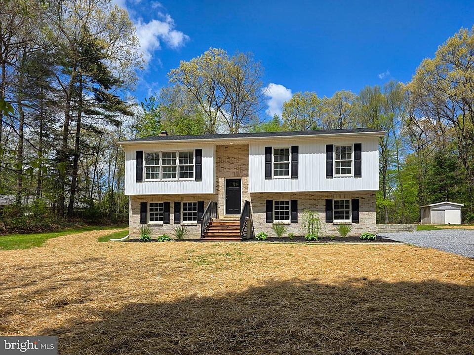 1st image of 240 Oak Dr
