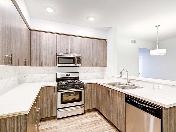 5th image of 11721 Runnymede St #308