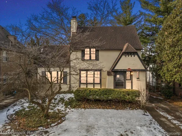26349 York Rd, Huntington Woods, MI 48070