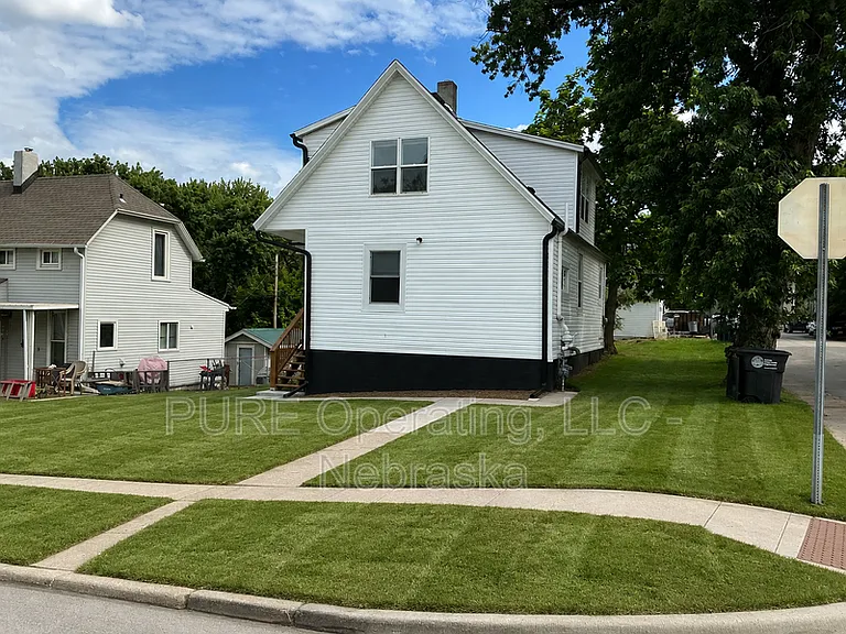 4245 Burdette St — Photo 2