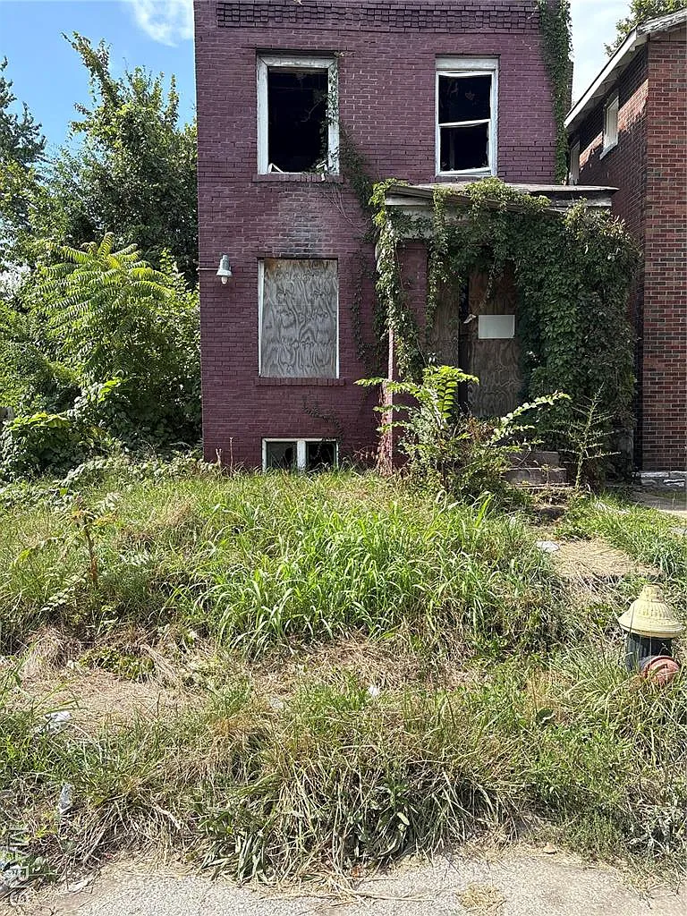 3119 N Sarah St photo 1