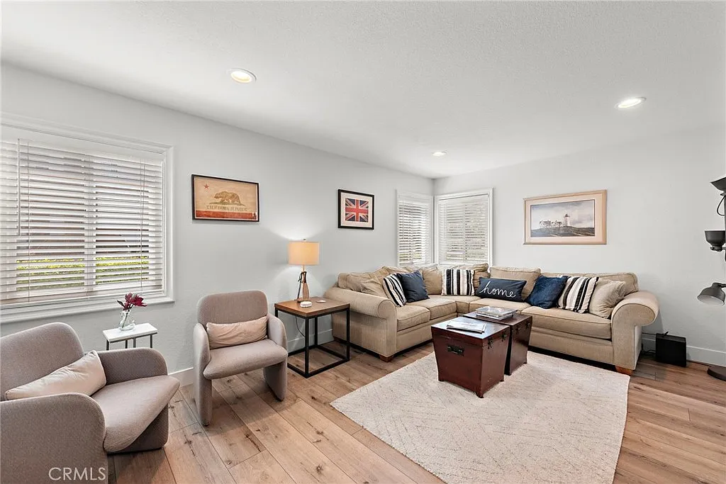 2 bed, 1130 sqft, $4,500 — Photo 3