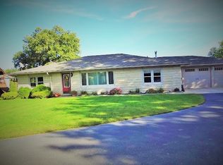 1714 Riverview Dr, Dixon, IL 61021