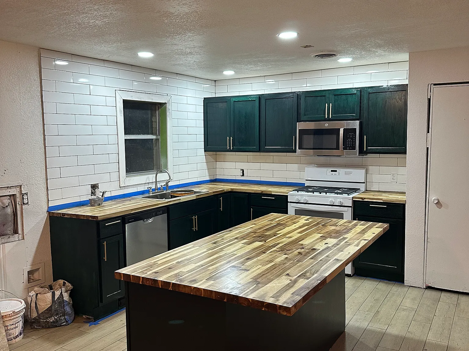 4 bed, 2.5 bath, 2198 sqft, $2,250 — Photo 3