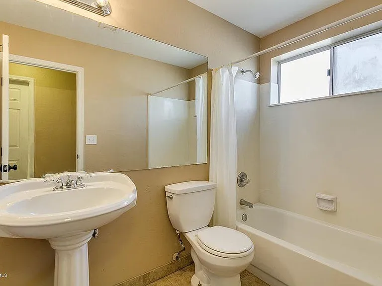 1380 W Whitten St — Photo 11