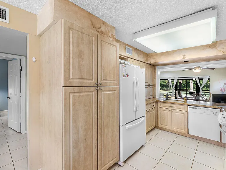 6446 Aspen Glen Cir — Photo 17