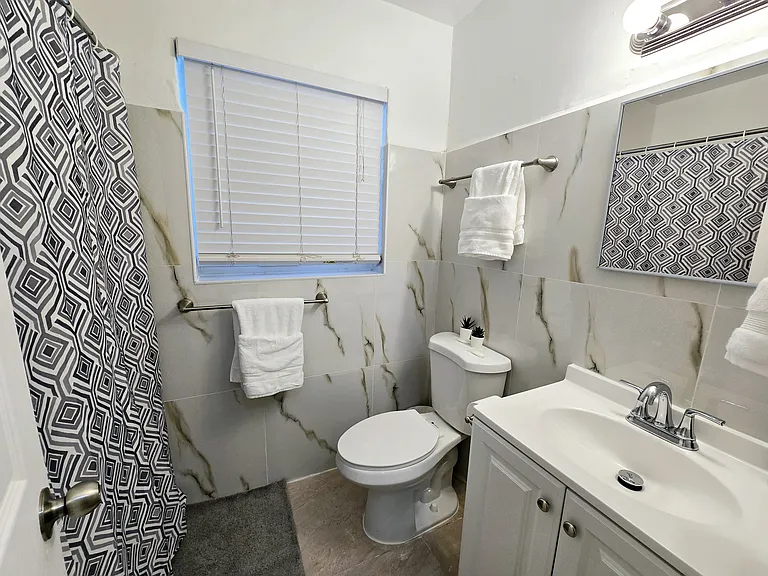 2305 Monroe St #4 — Photo 7