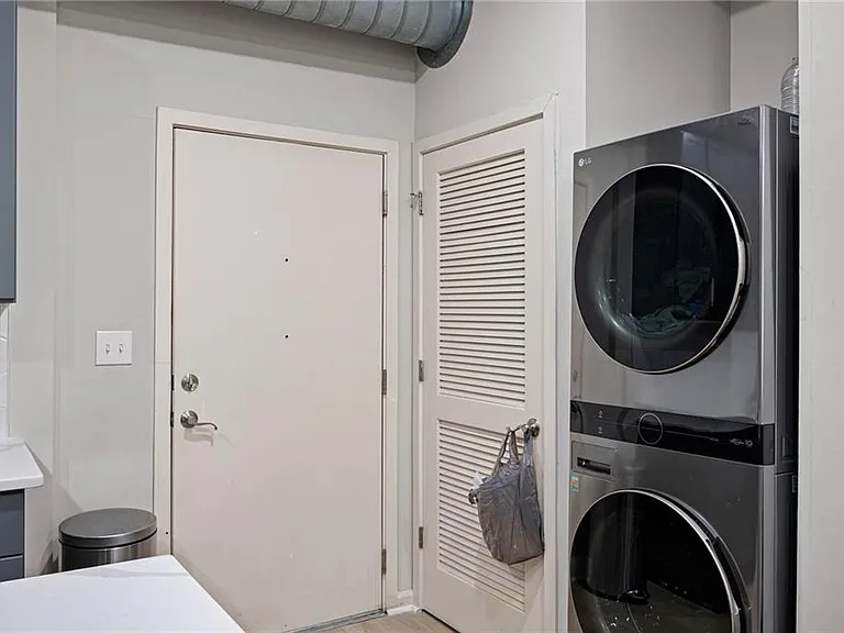 5300 Peachtree Rd #2104 — Photo 9