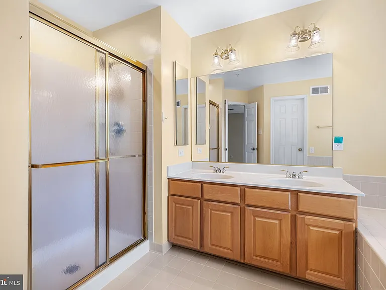 530 Limerick Cir — Photo 22